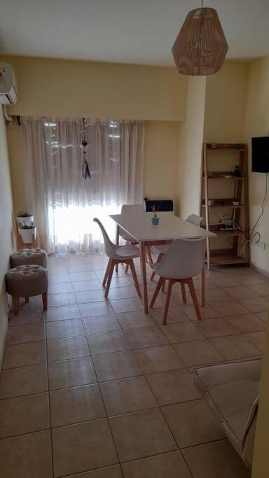 Excelente departamento en zona céntrica. C/Cochera - Apartamento de 2 dormitorios - 10