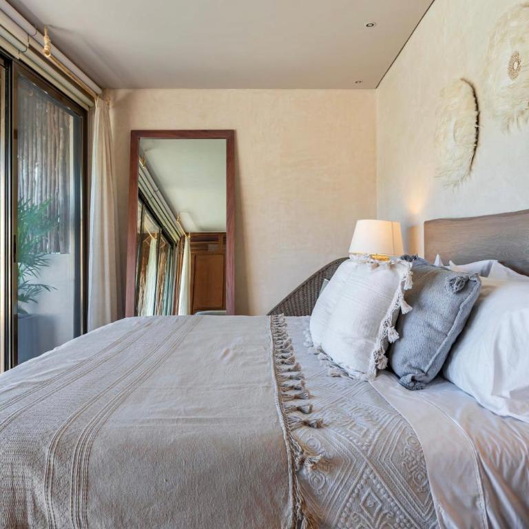 3 Bed Apartment Sleeps 6 - Private Pool & Hot Tub - Apartamento - 25