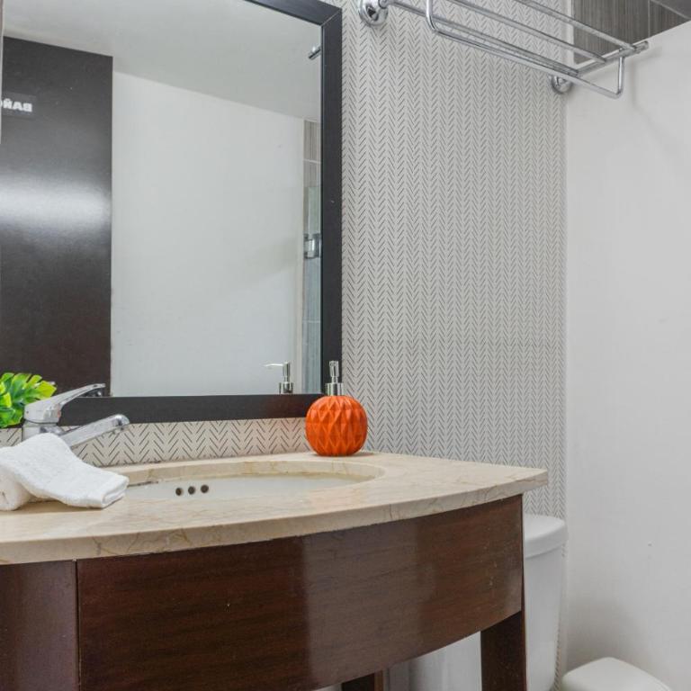Pako Stays - Luxurious & Spacious 2 Bedroom Apartments Close to the Beach, Free Wi-Fi, Ideal Location in Downtown Cancun Centro - Two-Bedroom Apartment - 24