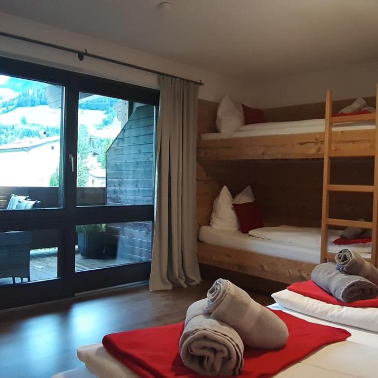 Gästehaus Huber - Vierbettzimmer mit Bergblick - 5