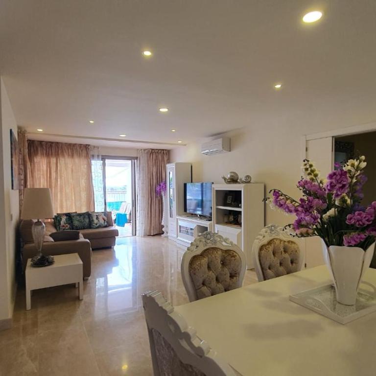 Magnolia Luxury Apartment by AltamarHomes - Three-Bedroom Apartment - 14