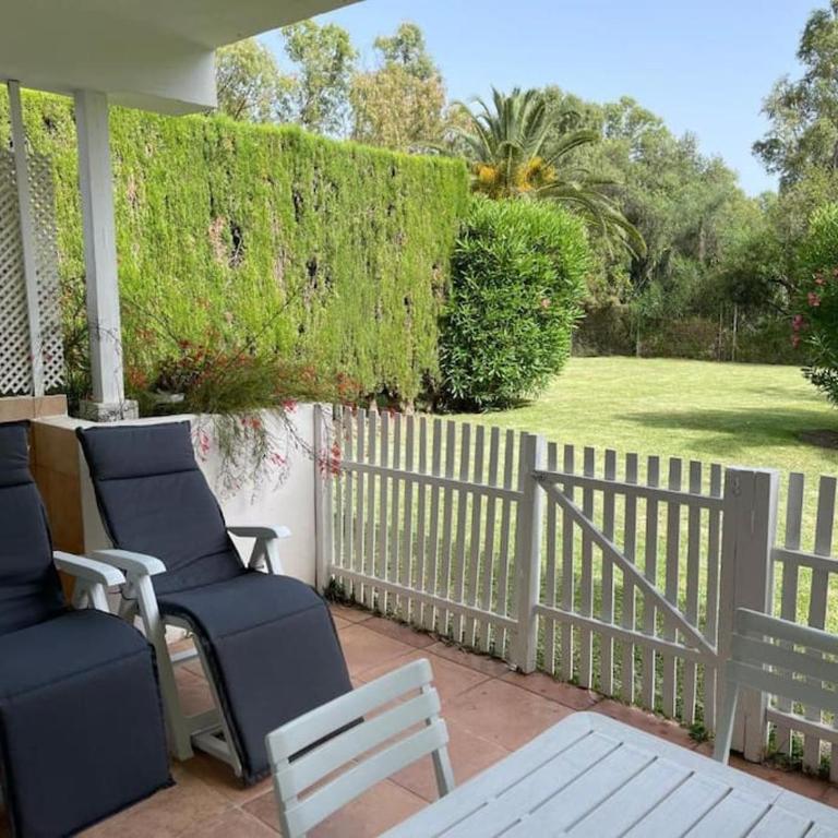 Puerto Banus Apartment near beachfront, big sunny terrace, pool, tennis court, parking & movies projector - One-Bedroom Apartment - 4