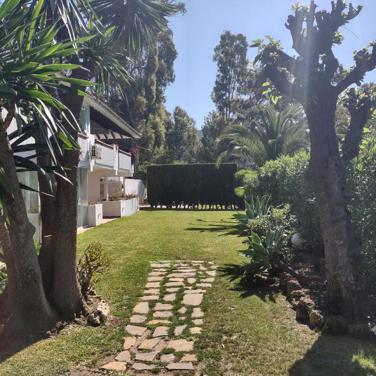 Puerto Banus Apartment near beachfront, big sunny terrace, pool, tennis court, parking & movies projector - One-Bedroom Apartment - 44