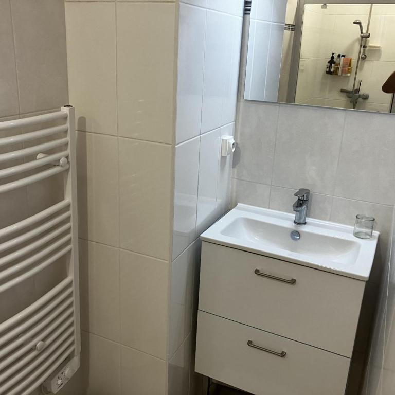 T3 en centre d'Arcachon, 2 min plage, 5 min gare, balcon, parking sécurisé, WIFI, ménage inclus - FR-1-374-193 - Appartamento - 5