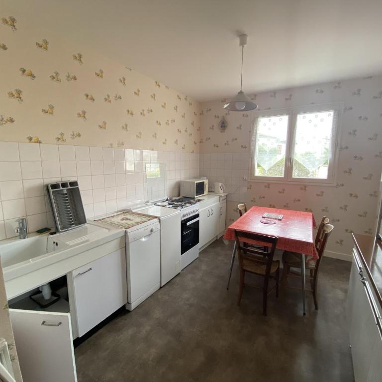 Maison F4 70 m² avec jardin à Royan - FR-1-71-52 - Casa per le Vacanze (6 Adulti) - 2