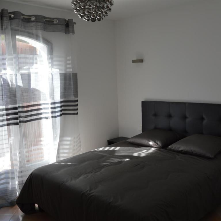 Le petit cassis vue mer et plus haute falaise d Europe Appart 70m2 dans villa avec accès libre piscine parking privé quartier résidentiel très calme plage 5mn en voiture - Appartement - Vue sur Mer - 27
