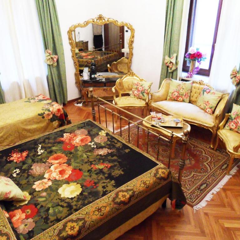 Art&Coffee - Triple Room with Private External Bathroom - 2