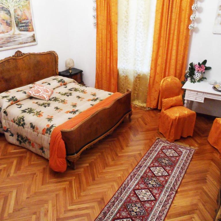 Art&Coffee - Double Room with Shared Bathroom - 13