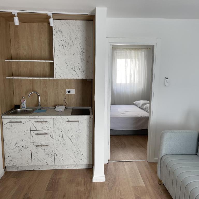 Lungomare Apartments - Deluxe Double Room with Sea View - 2