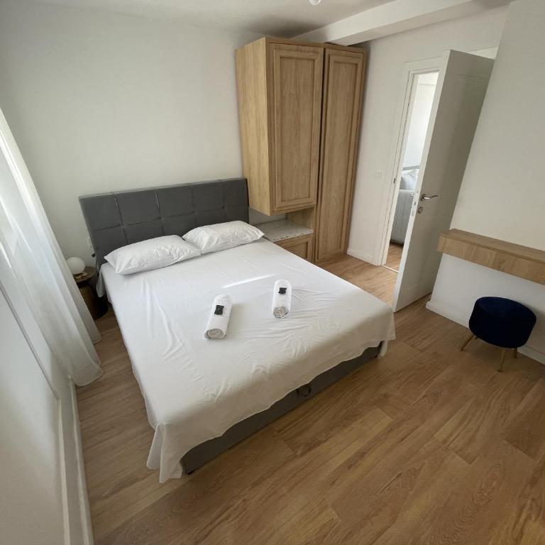Lungomare Apartments - Deluxe Double Room with Sea View - 3