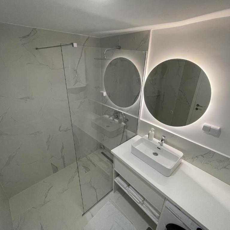 Lungomare Apartments - Deluxe Double Room with Sea View - 10