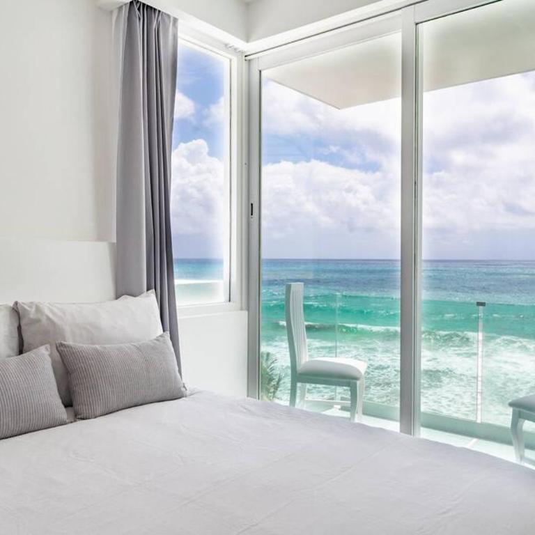 Exclusive studio on the beach, minimalist, gym, pool, jacuzzi, balcony - One-Bedroom Apartment - 14