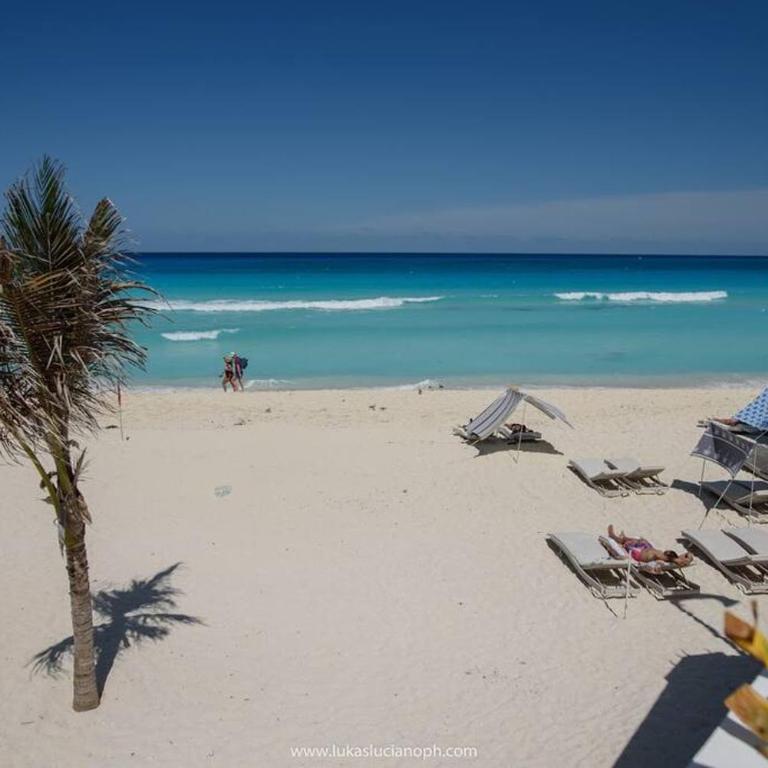 Exclusive studio on the beach, minimalist, gym, pool, jacuzzi, balcony - One-Bedroom Apartment - 16