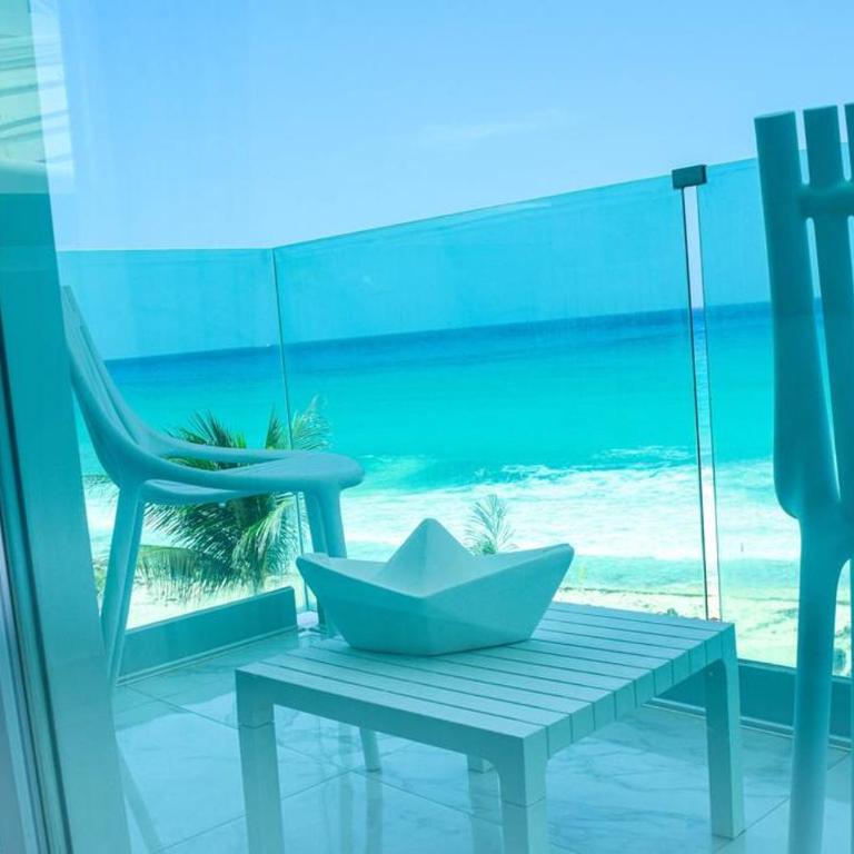 Exclusive studio on the beach, minimalist, gym, pool, jacuzzi, balcony - One-Bedroom Apartment - 8