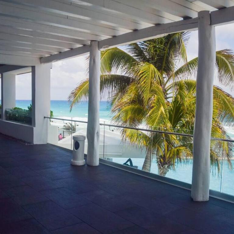 Exclusive studio on the beach, minimalist, gym, pool, jacuzzi, balcony - One-Bedroom Apartment - 47