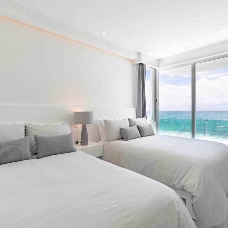 Exclusive studio on the beach, minimalist, gym, pool, jacuzzi, balcony - One-Bedroom Apartment - 18