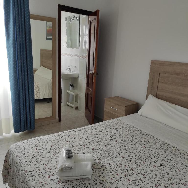Hostal Fantoni - Habitación Doble con balcón - 9