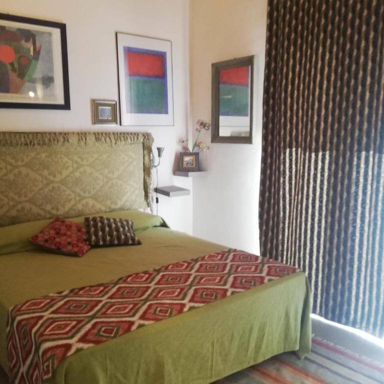 Arimatea Accommodations - King Room with Balcony - 3