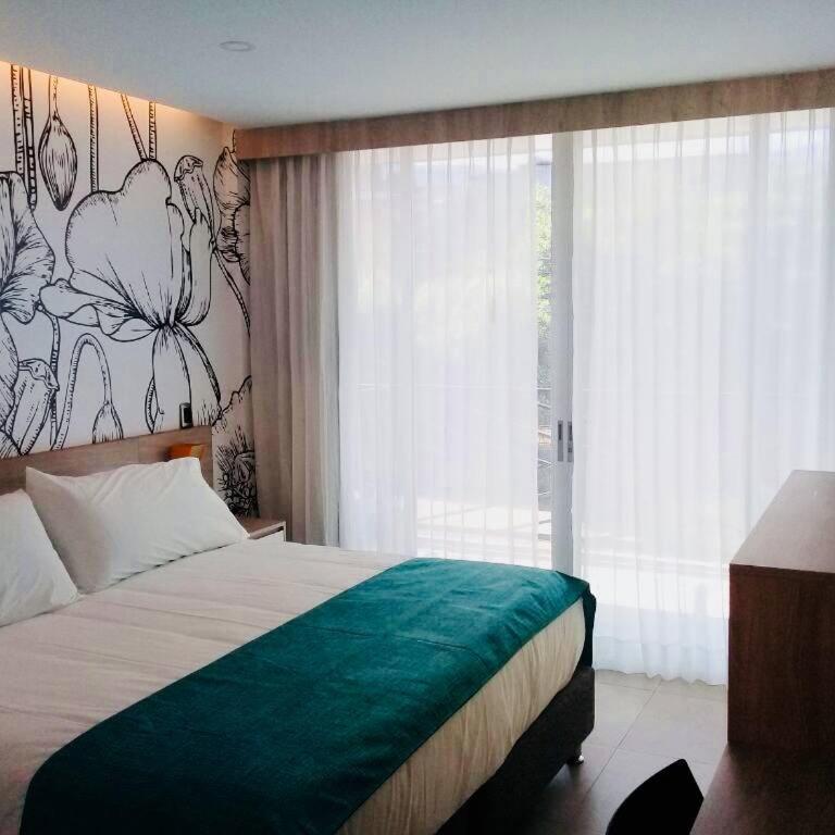 Hotel Karmel - Habitación con cama extragrande y balcón - 3