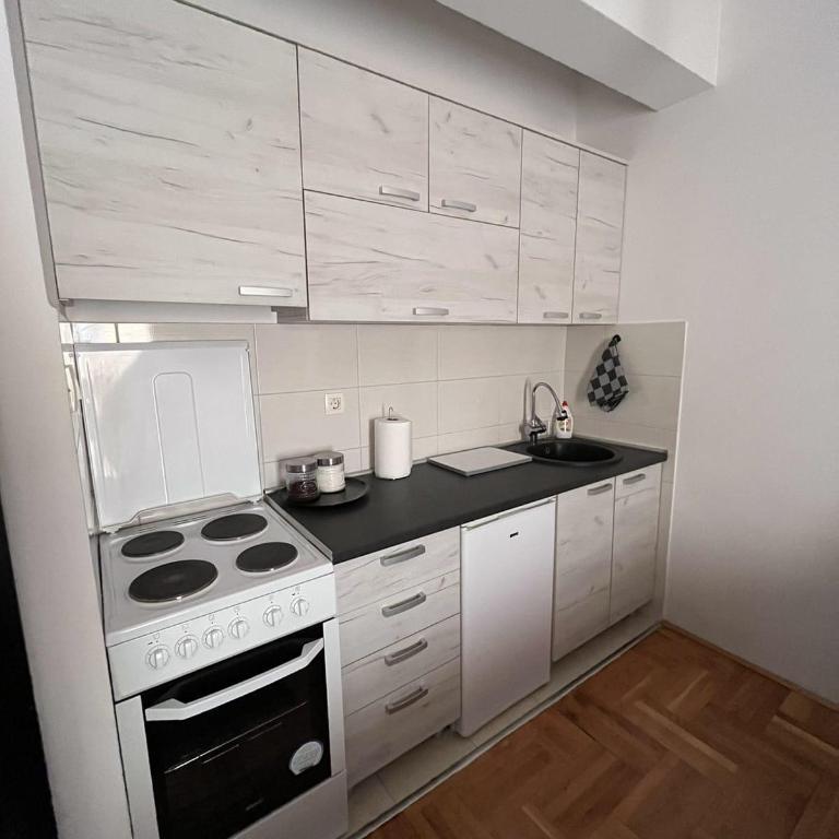 Studio Place 8 - One-Bedroom Apartment - 13