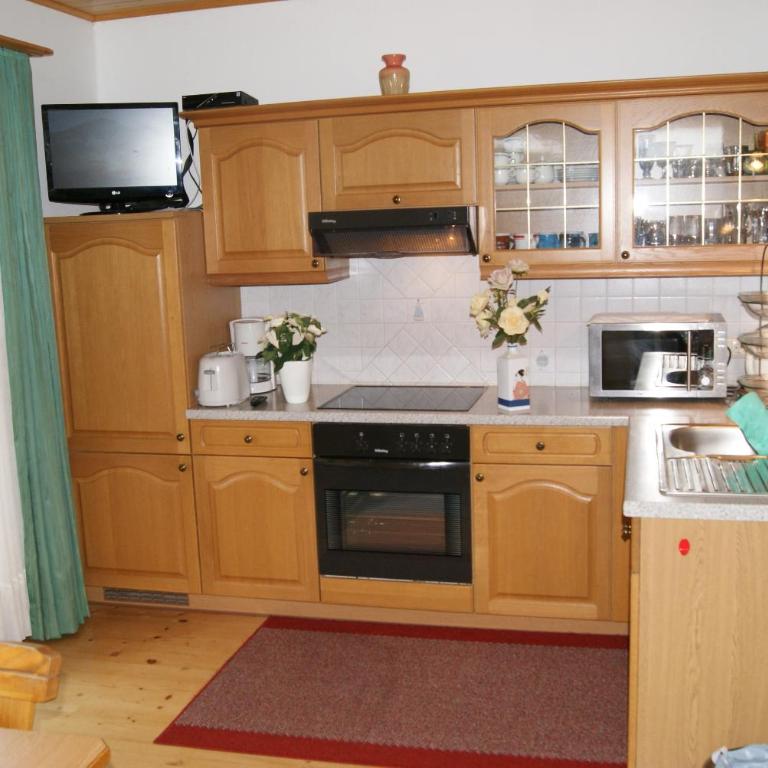 Gästehaus Ferienwohnungen LACKNER - Studio mit Balkon - 7