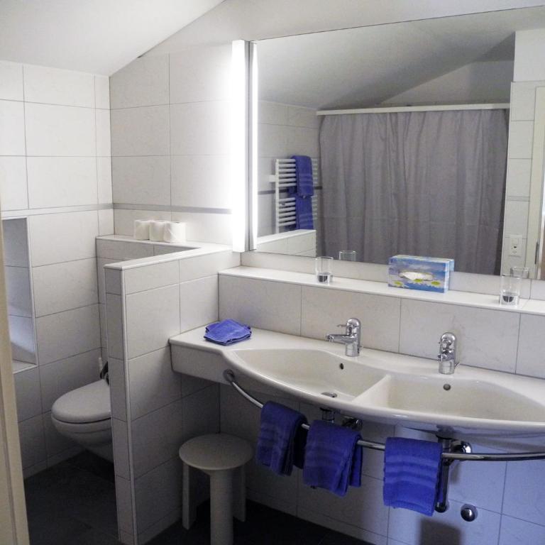 Hotel Chesa Spuondas - Panorama Family Suite with 2 Bedrooms - 1