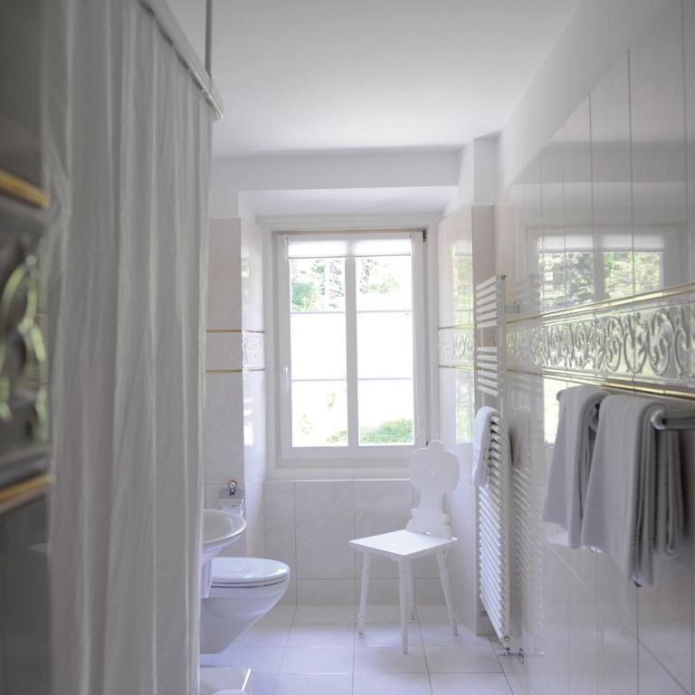 Hotel Chesa Spuondas - Family Room with Private External Bathroom and Balcony - 6