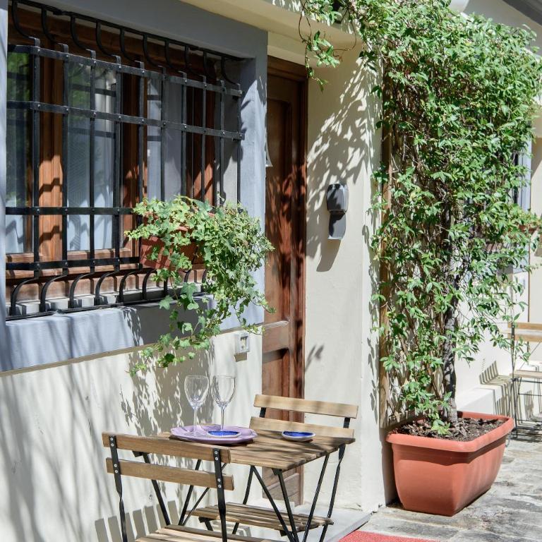Palazzo Della Nave - Deluxe One-Bedroom Apartment with Garden View - 1