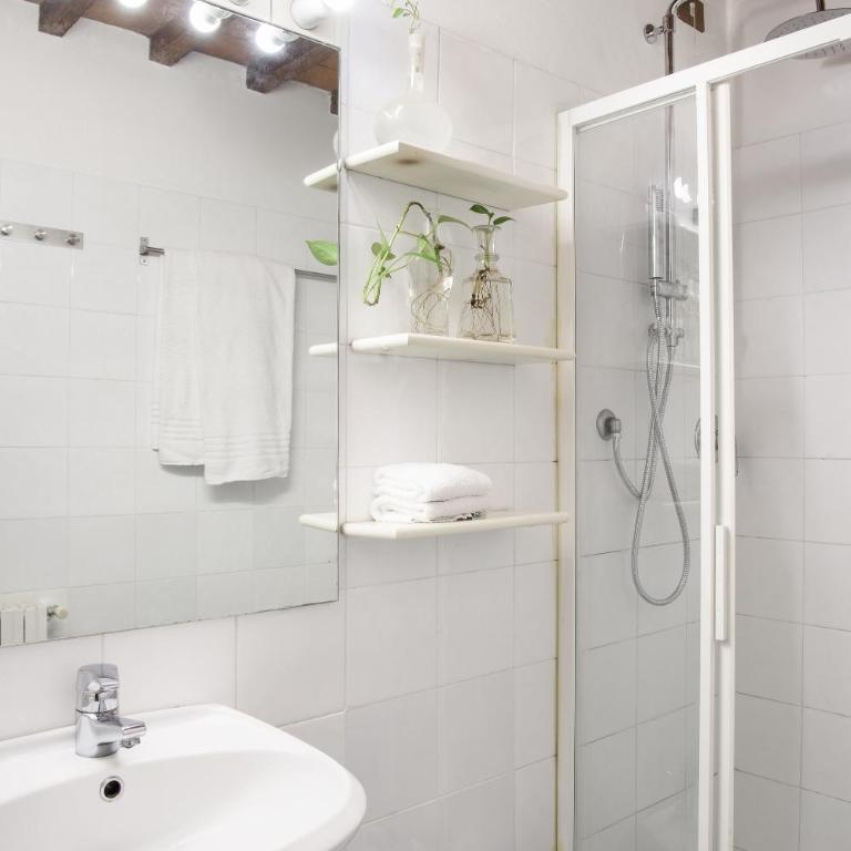 Palazzo Della Nave - One-Bedroom Apartment with Garden View - 7