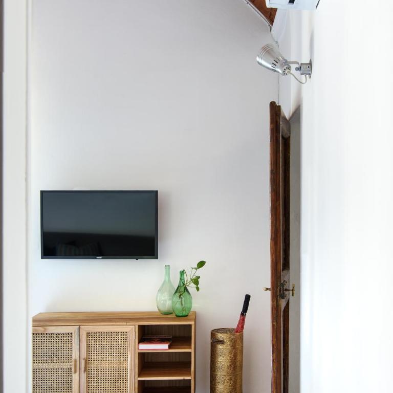 Palazzo Della Nave - One-Bedroom Apartment with Garden View - 3