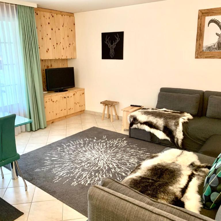 Holiday Apartment Gian - close to the Kongresshaus, the ice hockey stadium, cross-country skiing, the Eau-la-la indoor pool and wellness, large supermarket, 2 bus stops, with an indoor garage and fully equipped - Apartment mit 1 Schlafzimmer - 9