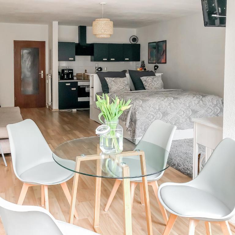 Studio near Altstadt /w Workspace, Feng-Shui & Art - Apartment mit 1 Schlafzimmer - 8