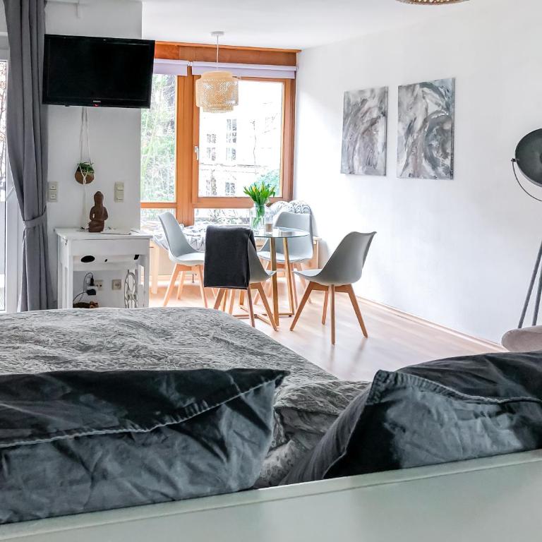 Studio near Altstadt /w Workspace, Feng-Shui & Art - Apartment mit 1 Schlafzimmer - 6