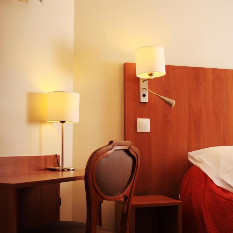 Hôtel Marignan - Chambre Double (Douche et Toilettes Communes au Même Étage) - 1