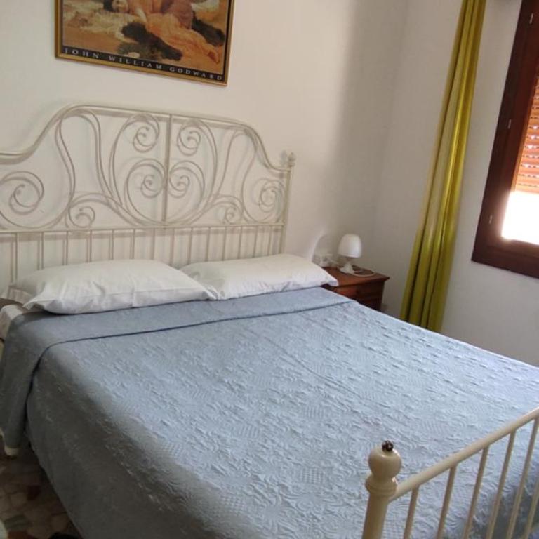 The Caponi Bros - Double Room with Shared Bathroom - 3