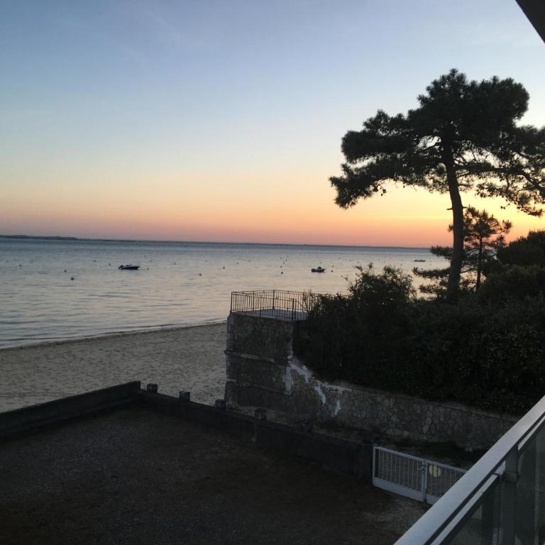 Appartement ARCACHON Perreire Premiere ligne les pieds dans l eau vue magnifique sur le bassin - One-Bedroom Apartment - 10