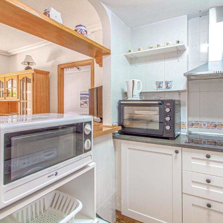 Lovely Apartment In La Mata With Swimming Pool - Apartamento de 1 dormitorio - 13