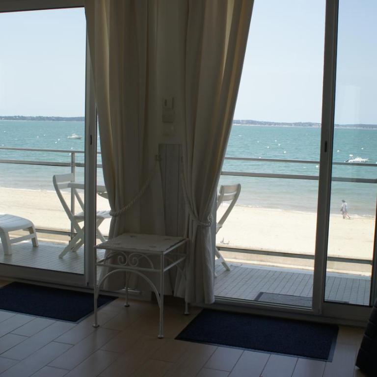 Appartement ARCACHON Perreire Premiere ligne les pieds dans l eau vue magnifique sur le bassin - One-Bedroom Apartment - 15
