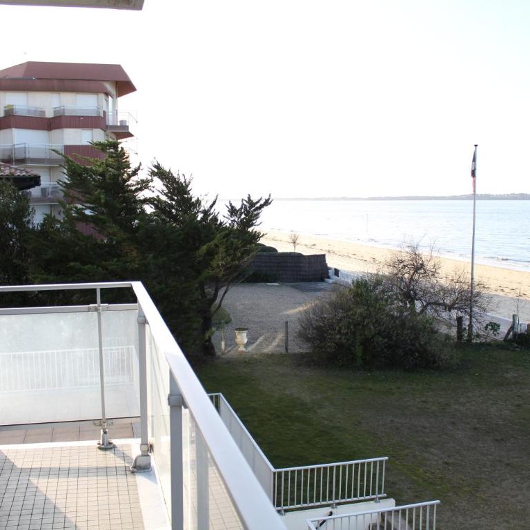 Appartement ARCACHON Perreire Premiere ligne les pieds dans l eau vue magnifique sur le bassin - One-Bedroom Apartment - 29