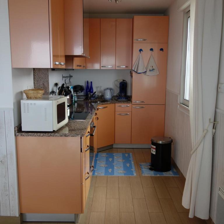 Appartement ARCACHON Perreire Premiere ligne les pieds dans l eau vue magnifique sur le bassin - One-Bedroom Apartment - 33