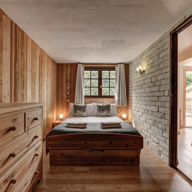 Chalet Trois Bois, Alpes Agency, Les Houches, Sleeps 8 - Chalet - 8