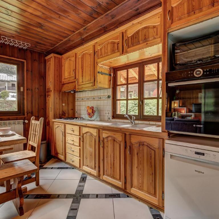 Chalet Trois Bois, Alpes Agency, Les Houches, Sleeps 8 - Chalet - 4