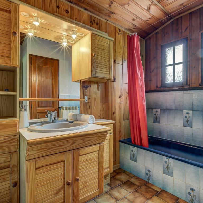 Chalet Trois Bois, Alpes Agency, Les Houches, Sleeps 8 - Chalet - 16