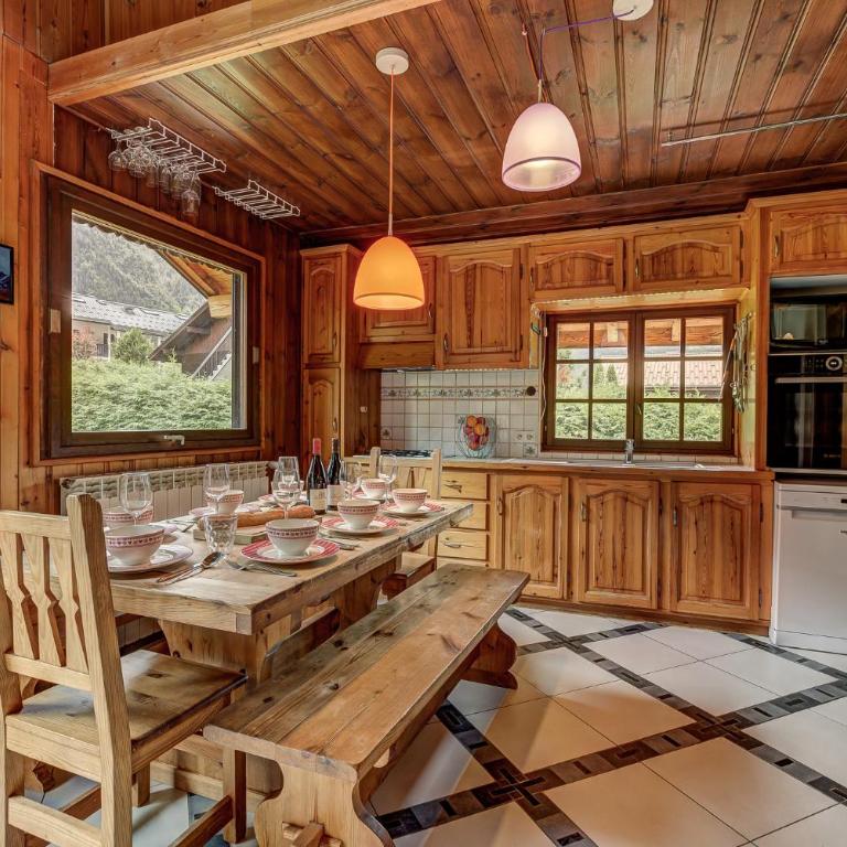 Chalet Trois Bois, Alpes Agency, Les Houches, Sleeps 8 - Chalet - 2
