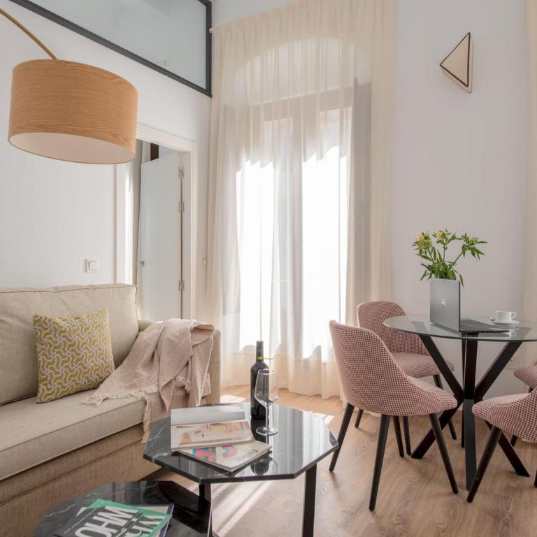 Coliseum Boutique Apartments - Apartment with Balcony - 10