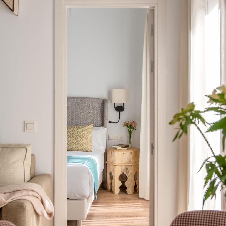 Coliseum Boutique Apartments - Apartment with Balcony - 12