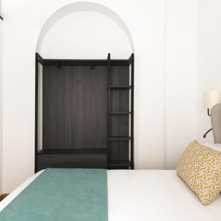 Coliseum Boutique Apartments - Apartment with Balcony - 18