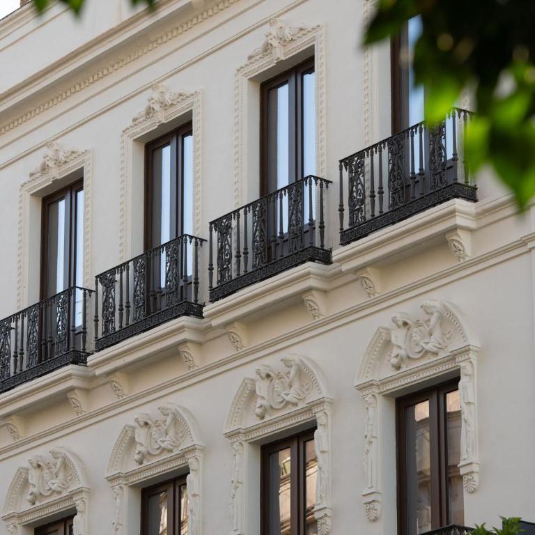 Coliseum Boutique Apartments - Apartment with Balcony - 22