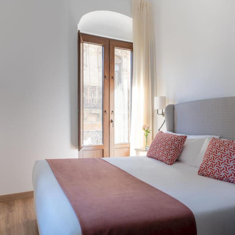 Coliseum Boutique Apartments - Apartment with Balcony - 5