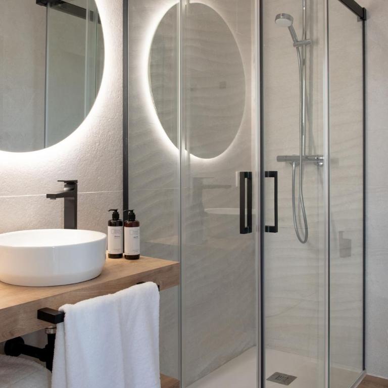 Coliseum Boutique Apartments - Apartment with Balcony - 9